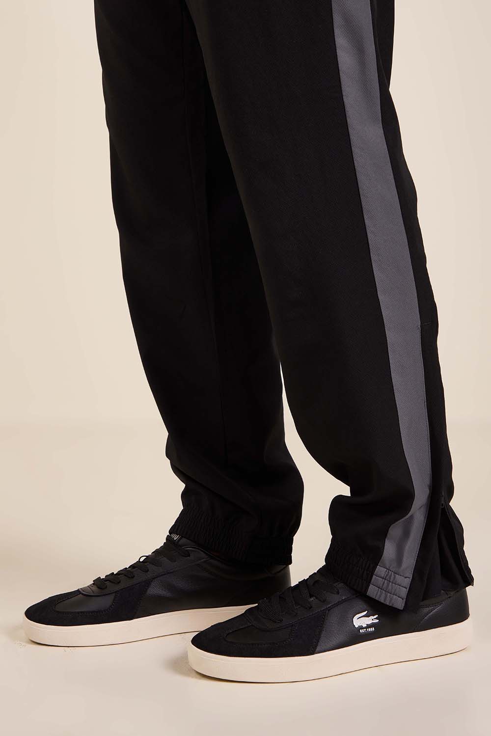 תמונת כל הלוק של נעלי סניקרס בייס שוט